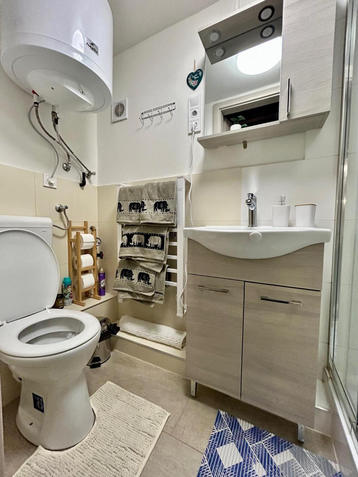 Crystalhome Apartment