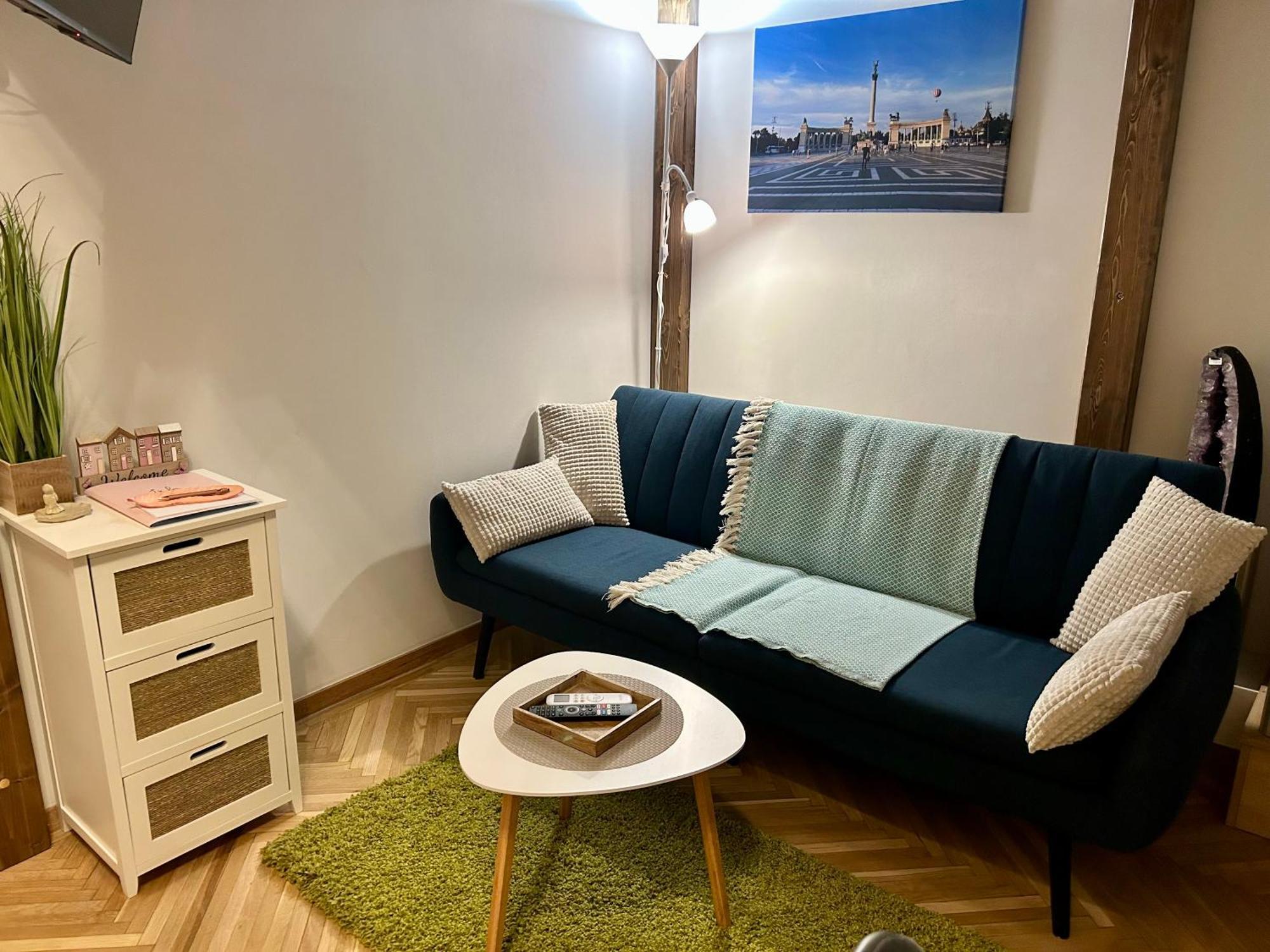 Crystalhome Apartment *